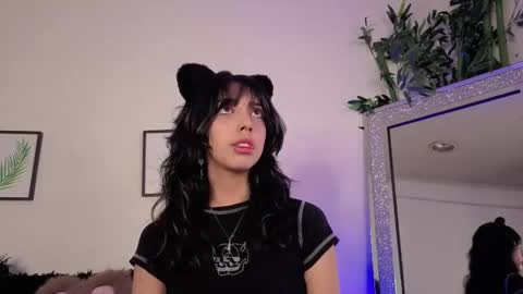 Snapshot of nyx_nayla chatting on 7, 10, 2025   online show from 7, 10, 2025