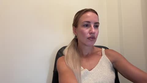 Snapshot of nyxelia_ chatting on 25, 7, 2026 Anastasia online show from 25, 7, 2026