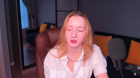 Snapshot of oddlyfamiliar chatting on 16, 12, 2024 Call me Bee online show from 16, 12, 2024