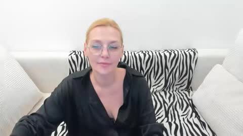 Snapshot of oeigesmik chatting on 17, 4, 2026 oeigesmik online show from 17, 4, 2026