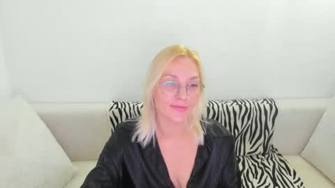 Snapshot of oeigesmik chatting on 25, 4, 2026 oeigesmik online show from 25, 4, 2026