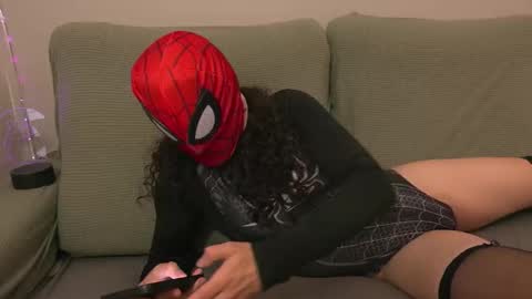 Snapshot of offelie chatting on 5, 11, 2025 Offelie online show from 5, 11, 2025