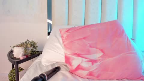 Holly online show from 12, 1, 2025
