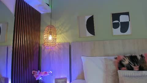 Holly online show from 8, 6, 2026