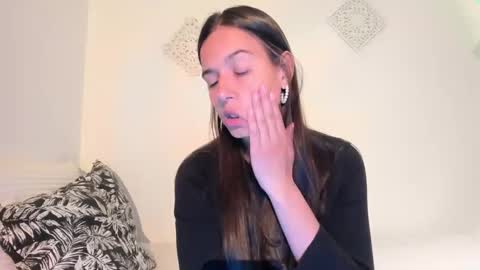 ohanna_ online show from 4, 12, 2024