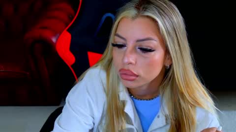 ohhh_nicole online show from 6, 4, 2026