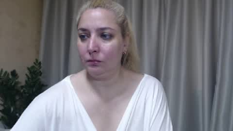 Snapshot of ohsweetiren chatting on 9, 7, 2026 Iren online show from 9, 7, 2026