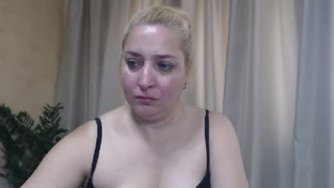 Snapshot of ohsweetiren chatting on 6, 8, 2026 Iren online show from 6, 8, 2026