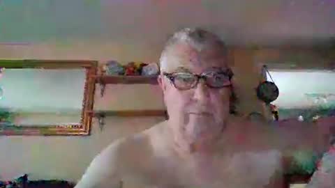 Snapshot of oldcock65uk chatting on 27, 11, 2025 Fergus online show from 27, 11, 2025