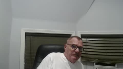 Snapshot of oldguybigd chatting on 12, 9, 2025 oldguybigd online show from 12, 9, 2025