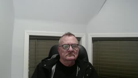 Snapshot of oldguybigd chatting on 15, 11, 2025 oldguybigd online show from 15, 11, 2025