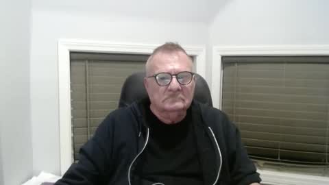 Snapshot of oldguybigd chatting on 18, 11, 2025 oldguybigd online show from 18, 11, 2025