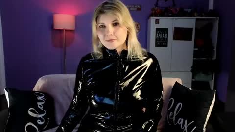 OliSunny Olivia online show from 7, 5, 2026