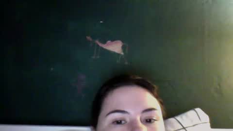 Snapshot of olivepeach chatting on 26, 10, 2025 Oil online show from 26, 10, 2025