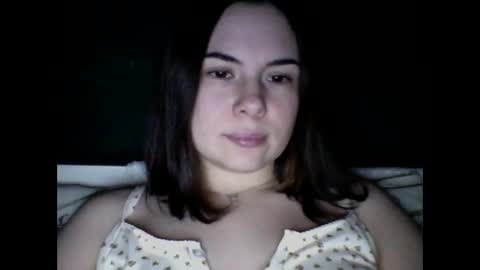 Snapshot of olivepeach chatting on 24, 11, 2025 Oil online show from 24, 11, 2025