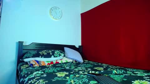 Snapshot of oliver_and_megan chatting on 22, 9, 2025 Oliver and MeganIndependent online show from 22, 9, 2025