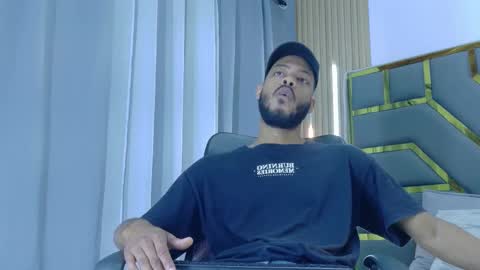 Snapshot of oliver_bigblack_cock chatting on 22, 3, 2026 Oliver online show from 22, 3, 2026