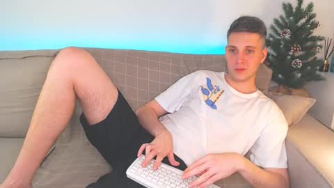 Snapshot of oliver_hort chatting on 12, 1, 2025 Oliver online show from 12, 1, 2025