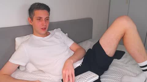 Snapshot of oliver_hort chatting on 4, 11, 2025 Oliver online show from 4, 11, 2025