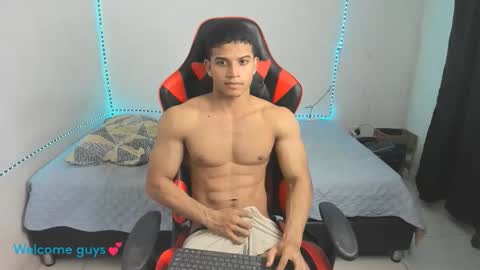 Snapshot of oliver_thompsson chatting on 4, 12, 2025 oliver thompsson online show from 4, 12, 2025