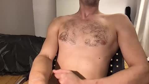 Snapshot of oliverbisbis1 chatting on 2, 10, 2025 oliverbisbis1 online show from 2, 10, 2025