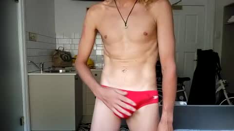 Blonde Surfer Boy online show from 27, 11, 2025