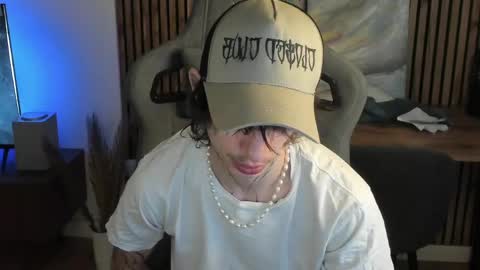 Snapshot of oliverrgroove chatting on 15, 5, 2026 oliverrgroove online show from 15, 5, 2026