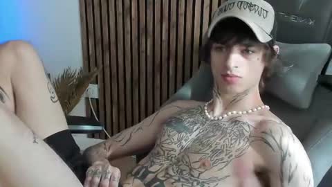 Snapshot of oliverrgroove chatting on 1, 8, 2026 oliverrgroove online show from 1, 8, 2026