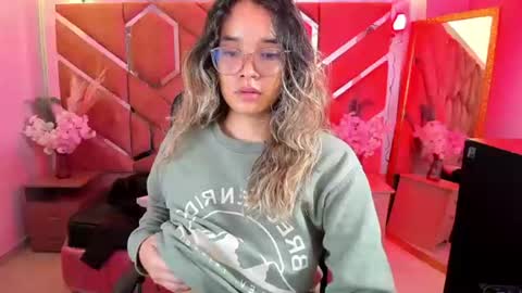  OLIVIA  online show from 30, 6, 2026