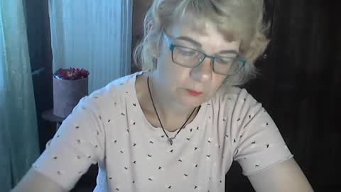 Olivia Mia online show from 6, 8, 2026