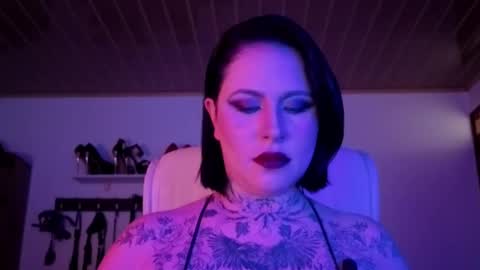   online show from 23, 10, 2025