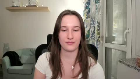 Oliwiaa2004 online show from 6, 1, 2025