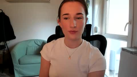 Snapshot of oliviaaa2003 chatting on 1, 6, 2026 Oliwiaa2004 online show from 1, 6, 2026