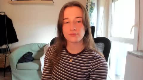 Snapshot of oliviaaa2003 chatting on 2, 6, 2026 Oliwiaa2004 online show from 2, 6, 2026