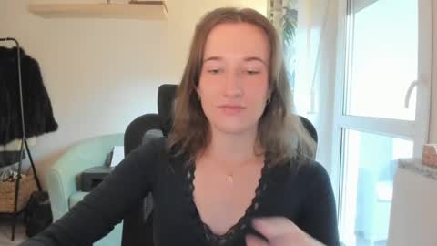 Snapshot of oliviaaa2003 chatting on 3, 7, 2026 Oliwiaa2004 online show from 3, 7, 2026