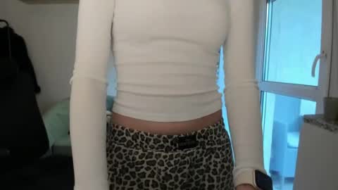Snapshot of oliviaaa2003 chatting on 27, 7, 2026 Oliwiaa2004 online show from 27, 7, 2026