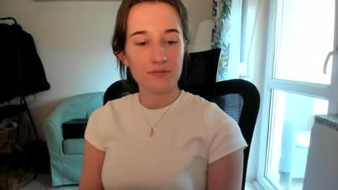Snapshot of oliviaaa2003 chatting on 2, 8, 2026 Oliwiaa2004 online show from 2, 8, 2026