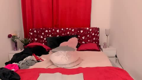 Snapshot of oliviahappy chatting on 2, 12, 2024 oliviaBeauty online show from 2, 12, 2024