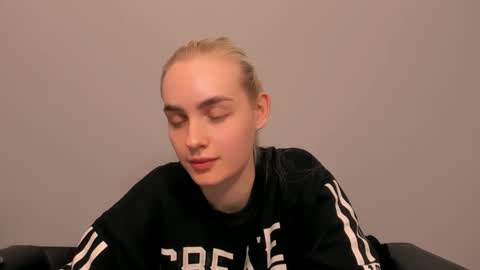 oliviaBeauty online show from 25, 2, 2026