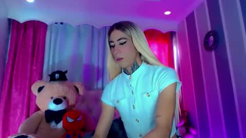 oliviahot01 online show from 27, 3, 2026