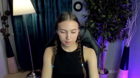 Snapshot of olivialangs chatting on 10, 3, 2026 olivialangs online show from 10, 3, 2026