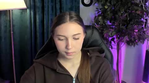 Snapshot of olivialangs chatting on 19, 3, 2026 olivialangs online show from 19, 3, 2026