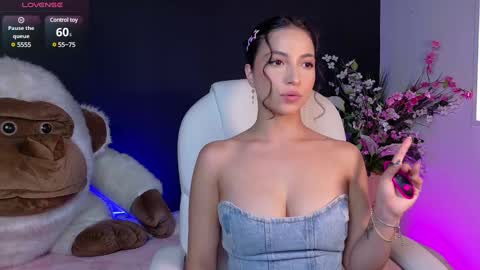 Olivia Mcneill  online show from 30, 1, 2025