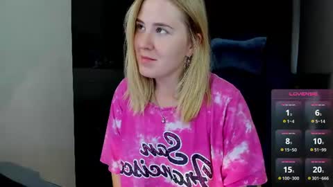 Snapshot of oliviamunk chatting on 5, 8, 2026 . online show from 5, 8, 2026