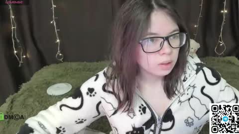 Snapshot of ollie_baird chatting on 8, 3, 2026 Ollie online show from 8, 3, 2026