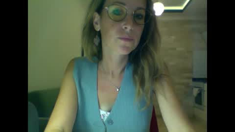 olyra11 online show from 23, 10, 2025