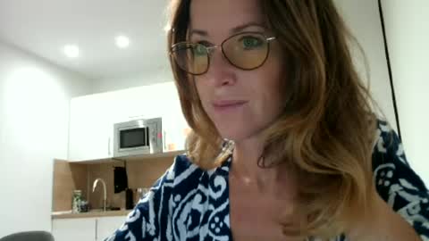 olyra11 online show from 14, 7, 2026