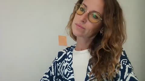olyra11 online show from 31, 7, 2026