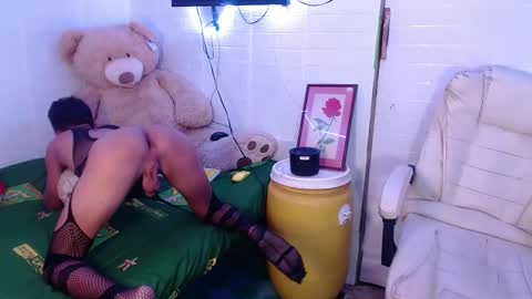 Snapshot of onebigloadxxx chatting on 10, 3, 2025 Wyn Will serve you and be your slave online show from 10, 3, 2025