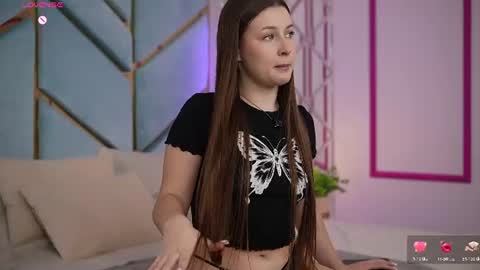 L A Y A online show from 27, 7, 2026